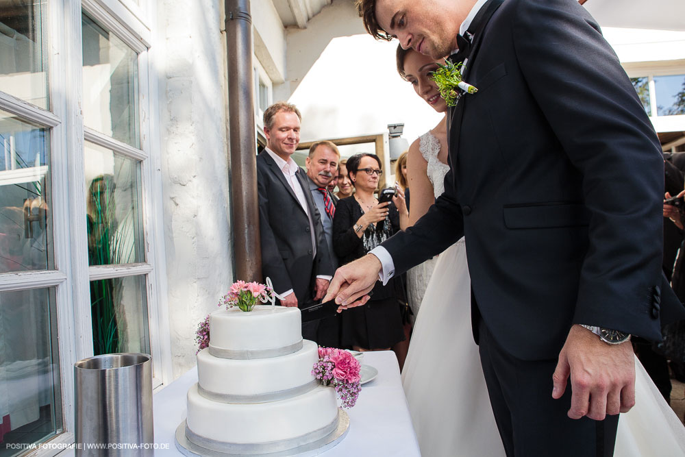 Hochzeit von Aliya & Mathias im Zollenspieker Fährhaus an der Elbe in Hamburg / Vitaly Nosov & Nikita Kret - Hochzeitsfotograf