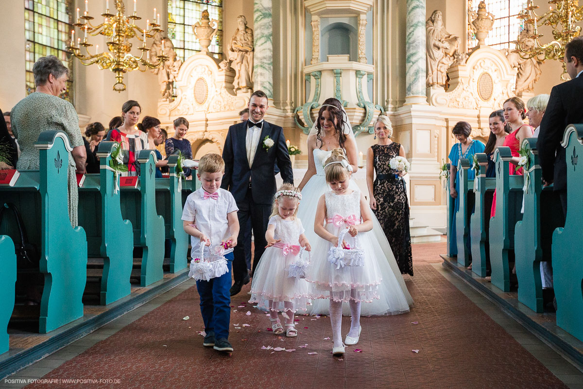 Standesamlische Trauung, Fotoshooting, Hochzeit im Reinbeker Schloss. Hochzeitsfotografen - Fotografen Vitaly Nosov und Nikita Kret / Positiva Fotografie Hamburg