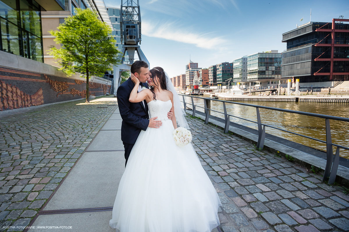 Standesamlische Trauung, Fotoshooting, Hochzeit im Reinbeker Schloss. Hochzeitsfotografen - Fotografen Vitaly Nosov und Nikita Kret / Positiva Fotografie Hamburg