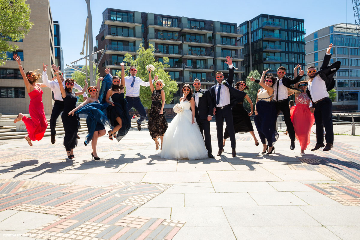 Standesamlische Trauung, Fotoshooting, Hochzeit im Reinbeker Schloss. Hochzeitsfotografen - Fotografen Vitaly Nosov und Nikita Kret / Positiva Fotografie Hamburg