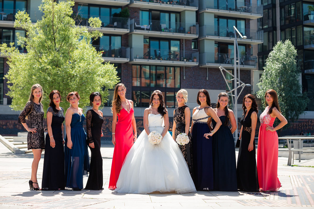 Standesamlische Trauung, Fotoshooting, Hochzeit im Reinbeker Schloss. Hochzeitsfotografen - Fotografen Vitaly Nosov und Nikita Kret / Positiva Fotografie Hamburg