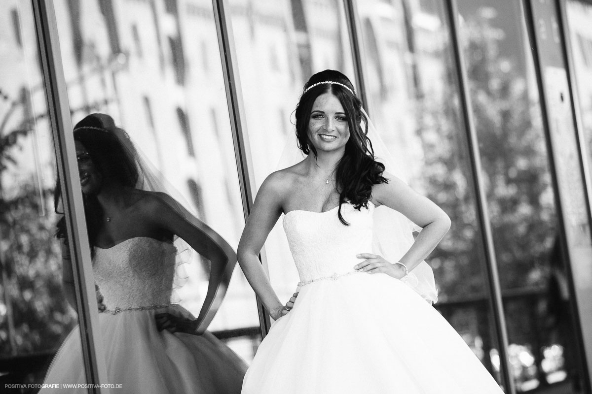 Standesamlische Trauung, Fotoshooting, Hochzeit im Reinbeker Schloss. Hochzeitsfotografen - Fotografen Vitaly Nosov und Nikita Kret / Positiva Fotografie Hamburg