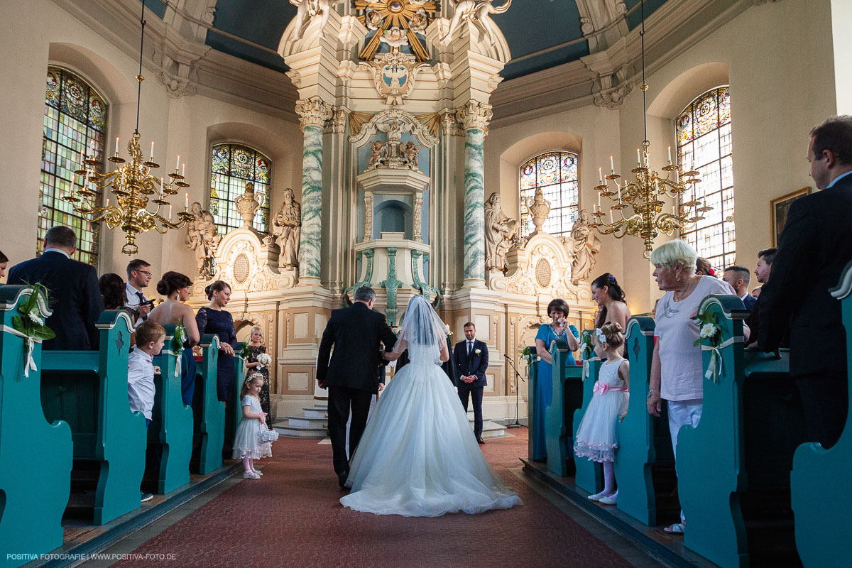 Standesamlische Trauung, Fotoshooting, Hochzeit im Reinbeker Schloss. Hochzeitsfotografen - Fotografen Vitaly Nosov und Nikita Kret / Positiva Fotografie Hamburg