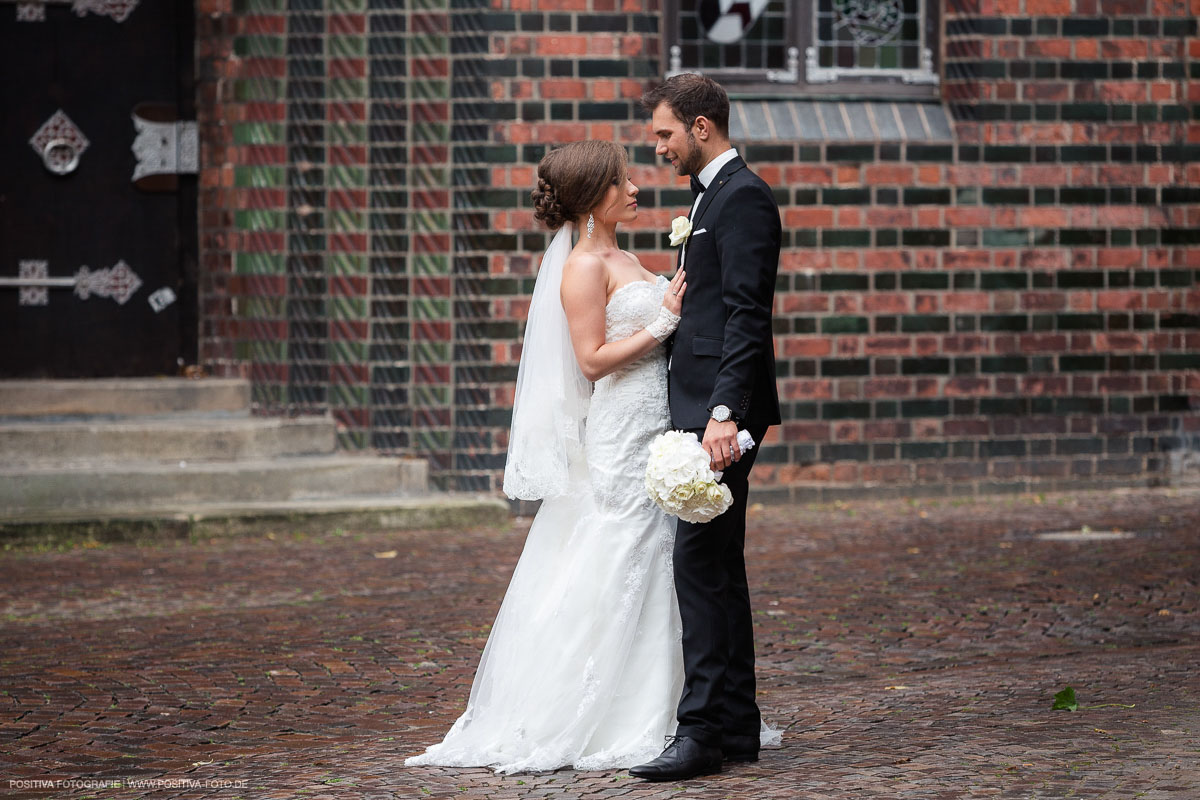 Hochzeitsfotografie, Getting Ready in Geesthachst in Schleswig-Holstein, kirchliche Trauung in Lüneburg in Niedersachen