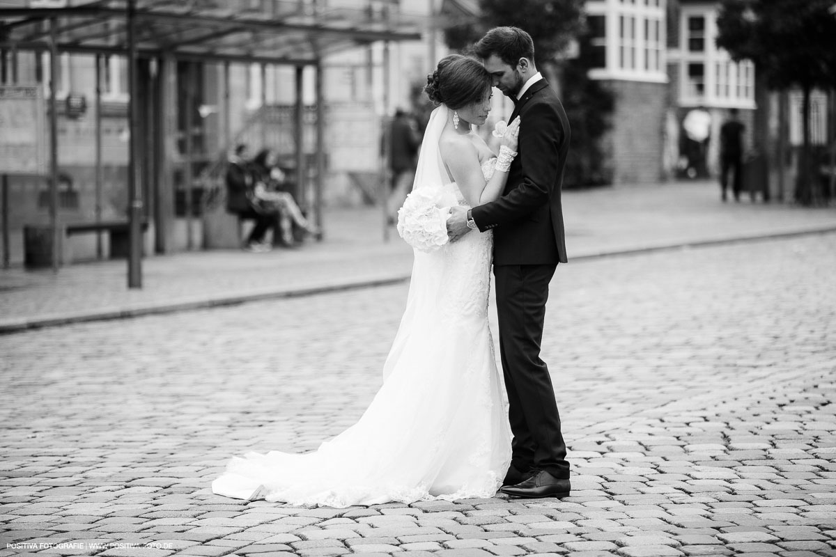 Hochzeitsfotografie, Getting Ready in Geesthachst in Schleswig-Holstein, kirchliche Trauung in Lüneburg in Niedersachen