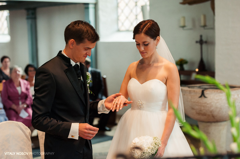 Hochzeit in Schleswig-Holstein. Kirchliche Trauung. Hochzeitsfotograf aus Hamburg Vitaly Nosov und Nikita Kret