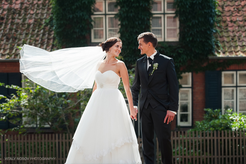 Hochzeit in Schleswig-Holstein. Kirchliche Trauung. Hochzeitsfotograf aus Hamburg Vitaly Nosov und Nikita Kret