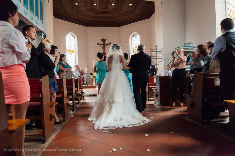 Hochzeit in Schleswig-Holstein. Kirchliche Trauung. Hochzeitsfotograf aus Hamburg Vitaly Nosov und Nikita Kret