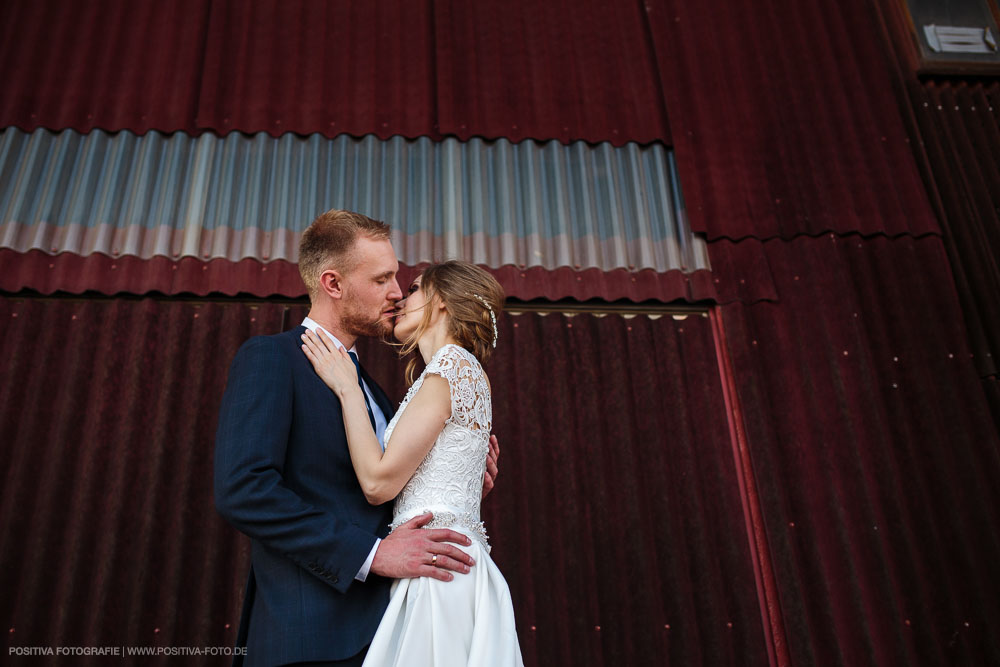 Brautpaarportraits mit Lena und Patrick in Lübeck und in Timmendorfer Strand an der Ostsee - Hochzeitsfotograf Vitaly Nosov & Nikita Kret / Positiva Fotografie