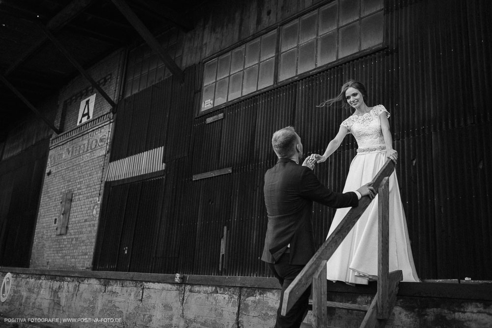 Brautpaarportraits mit Lena und Patrick in Lübeck und in Timmendorfer Strand an der Ostsee - Hochzeitsfotograf Vitaly Nosov & Nikita Kret / Positiva Fotografie