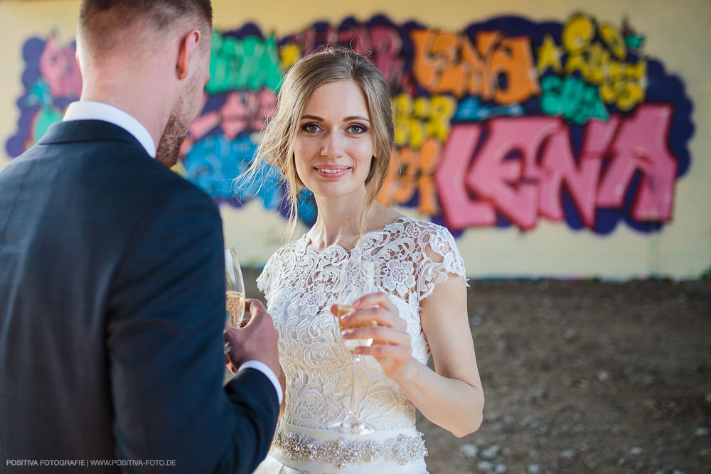 Brautpaarportraits mit Lena und Patrick in Lübeck und in Timmendorfer Strand an der Ostsee - Hochzeitsfotograf Vitaly Nosov & Nikita Kret / Positiva Fotografie