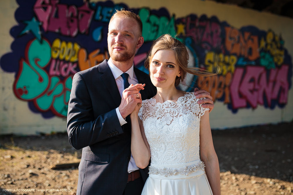 Brautpaarportraits mit Lena und Patrick in Lübeck und in Timmendorfer Strand an der Ostsee - Hochzeitsfotograf Vitaly Nosov & Nikita Kret / Positiva Fotografie