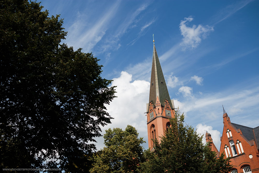 Hochzeit von Boris und Natalie, kirchchliche Trauung in der Ev.-Luth. Kirchengemeinde St. Andreas in Hamburg / Vitaly Nosov & Nikita Kret - Hochzeitsfotografie