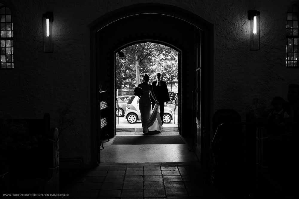 Hochzeit von Boris und Natalie, kirchchliche Trauung in der Ev.-Luth. Kirchengemeinde St. Andreas in Hamburg / Vitaly Nosov & Nikita Kret - Hochzeitsfotografie