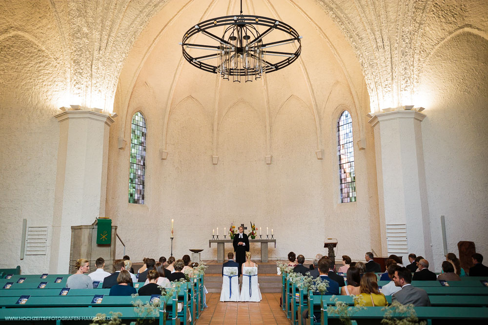 Hochzeit von Boris und Natalie, kirchchliche Trauung in der Ev.-Luth. Kirchengemeinde St. Andreas in Hamburg / Vitaly Nosov & Nikita Kret - Hochzeitsfotografie