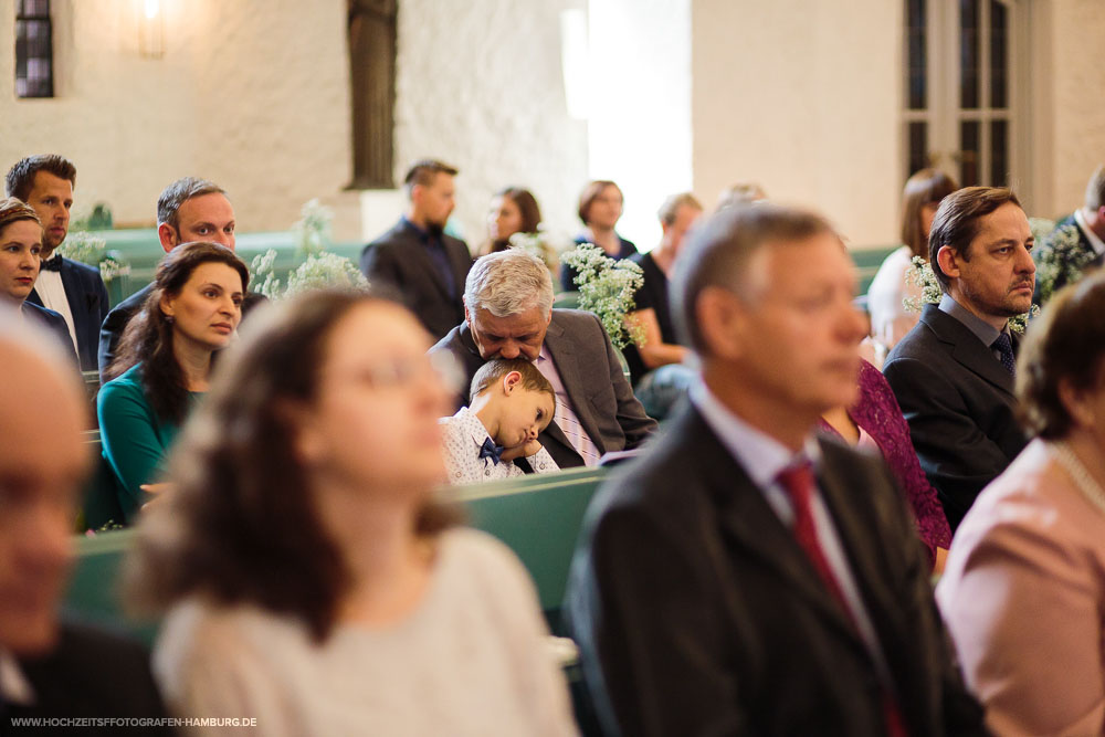 Hochzeit von Boris und Natalie, kirchchliche Trauung in der Ev.-Luth. Kirchengemeinde St. Andreas in Hamburg / Vitaly Nosov & Nikita Kret - Hochzeitsfotografie