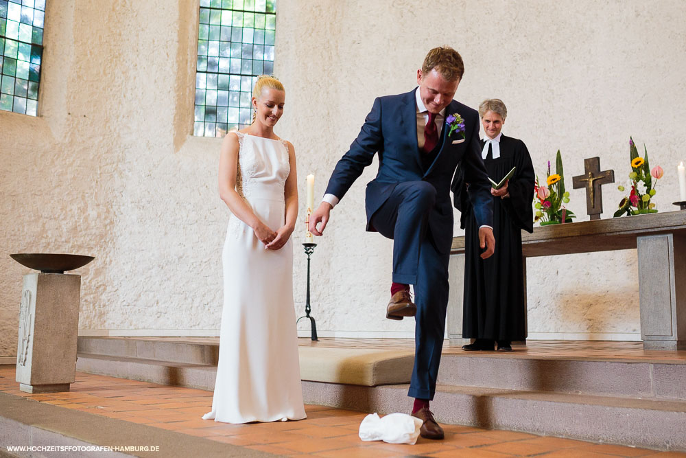 Hochzeit von Boris und Natalie, kirchchliche Trauung in der Ev.-Luth. Kirchengemeinde St. Andreas in Hamburg / Vitaly Nosov & Nikita Kret - Hochzeitsfotografie