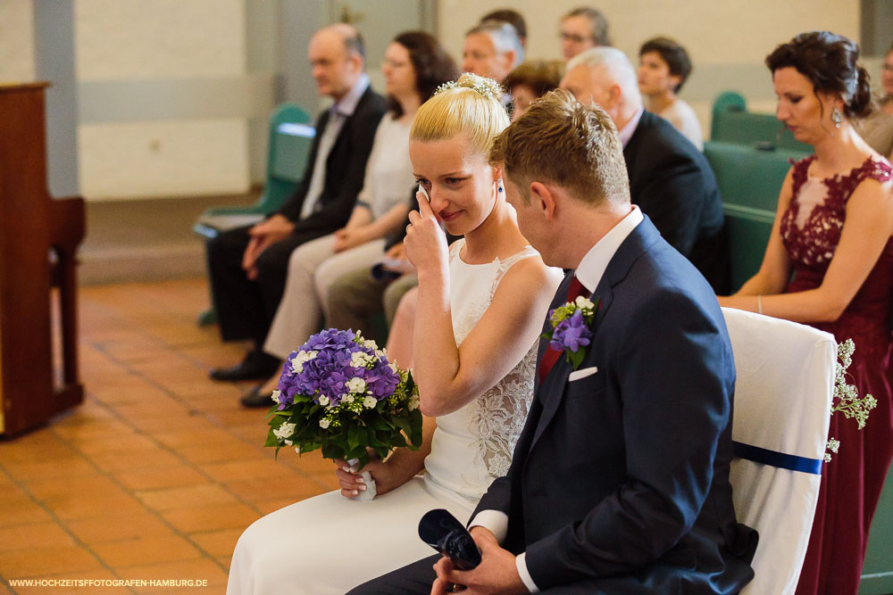 Hochzeit von Boris und Natalie, kirchchliche Trauung in der Ev.-Luth. Kirchengemeinde St. Andreas in Hamburg / Vitaly Nosov & Nikita Kret - Hochzeitsfotografie