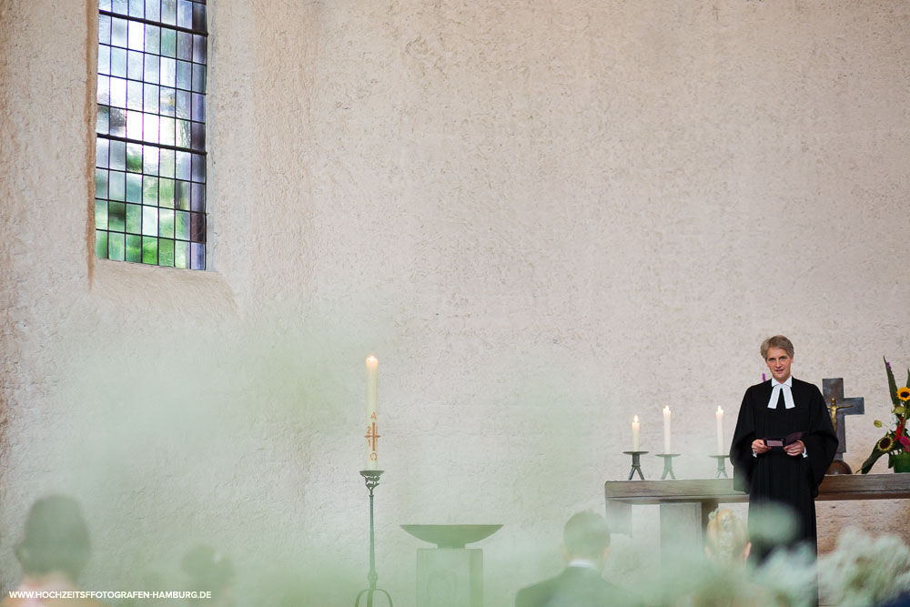 Hochzeit von Boris und Natalie, kirchchliche Trauung in der Ev.-Luth. Kirchengemeinde St. Andreas in Hamburg / Vitaly Nosov & Nikita Kret - Hochzeitsfotografie