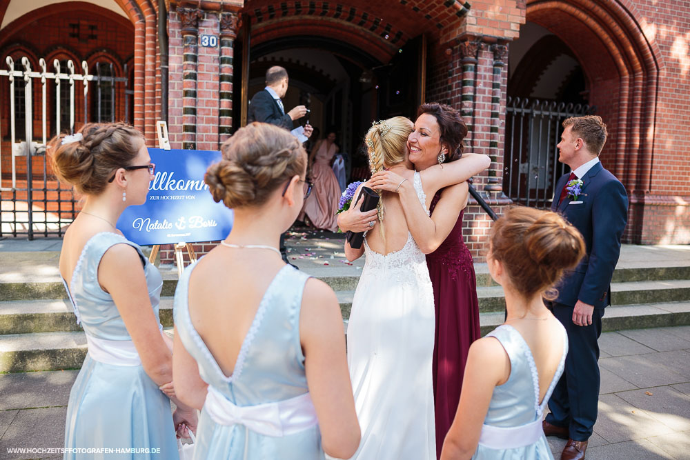 Hochzeit von Boris und Natalie, kirchchliche Trauung in der Ev.-Luth. Kirchengemeinde St. Andreas in Hamburg / Vitaly Nosov & Nikita Kret - Hochzeitsfotografie