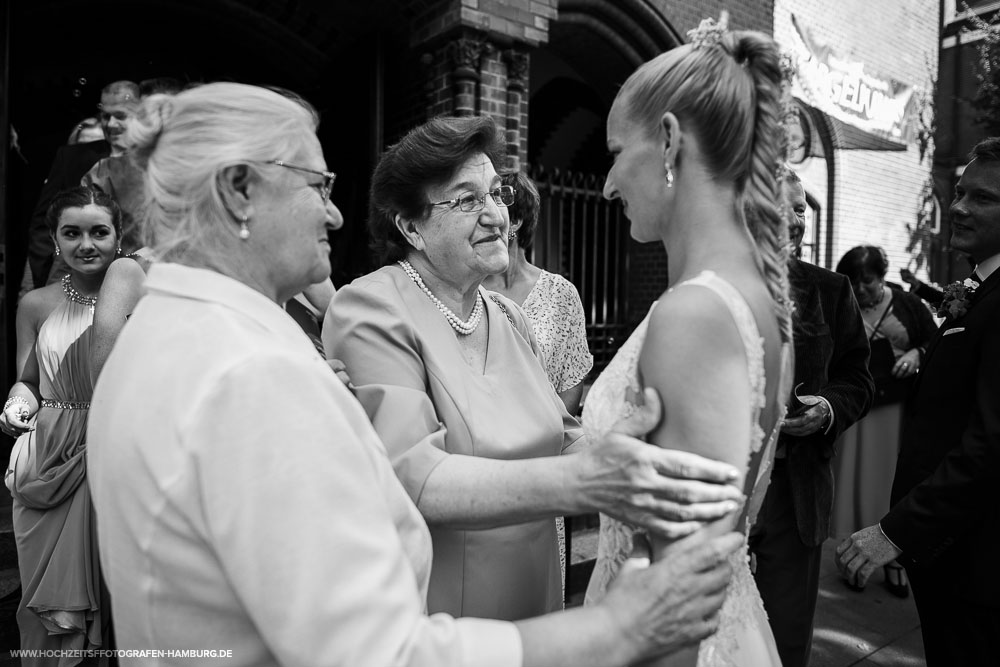 Hochzeit von Boris und Natalie, kirchchliche Trauung in der Ev.-Luth. Kirchengemeinde St. Andreas in Hamburg / Vitaly Nosov & Nikita Kret - Hochzeitsfotografie