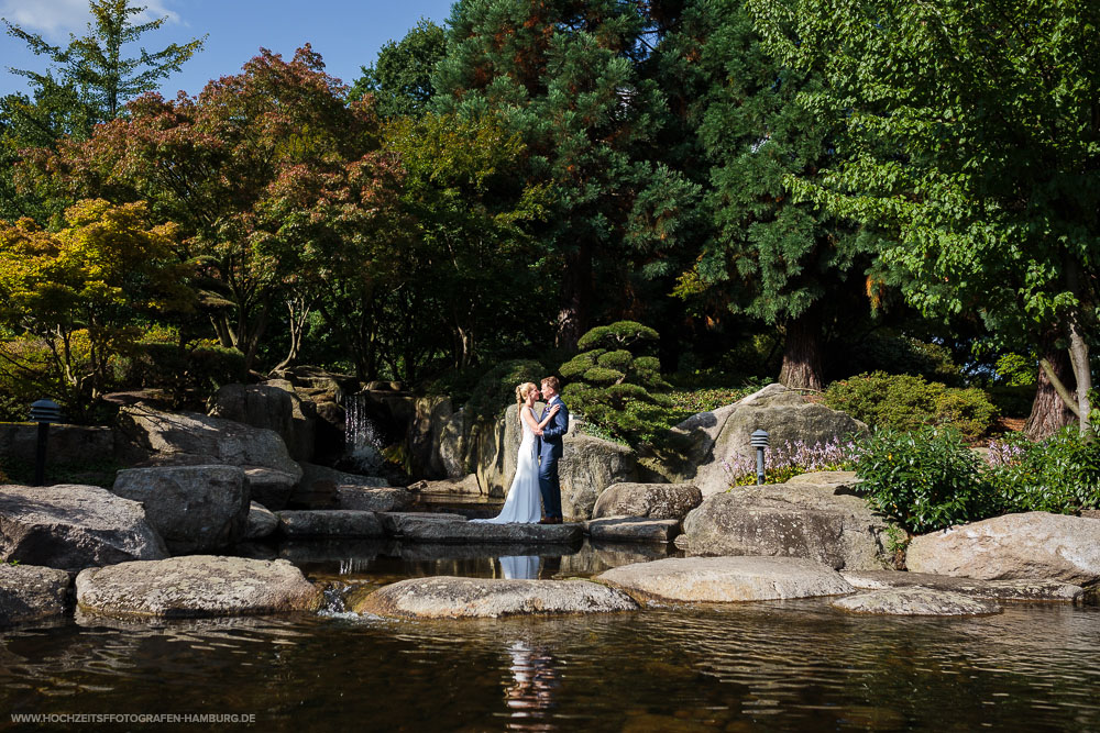 Hochzeit von Boris und Natalie, Brautpaarshooting in Planten und Blomen in Hamburg / Vitaly Nosov & Nikita Kret - Hochzeitsfotografie