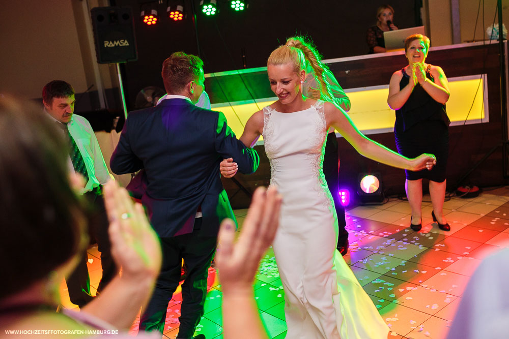 Hochzeit von Boris und Natalie, Hochzeitsfeier in Café Seeterrassen in Planten und Blomen in Hamburg / Vitaly Nosov & Nikita Kret - Hochzeitsfotografie