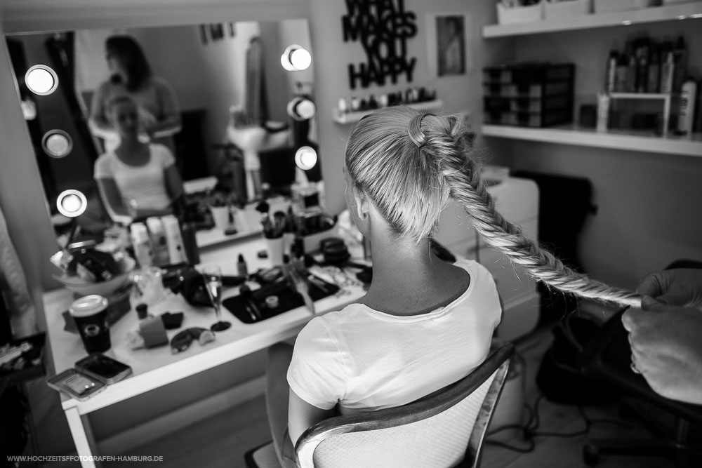 Hochzeit von Boris und Natalie, Getting Ready der Braut in Hamburg / Vitaly Nosov & Nikita Kret - Hochzeitsfotografie